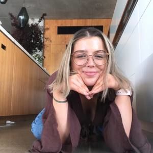 Meet your Posher, Caitlin